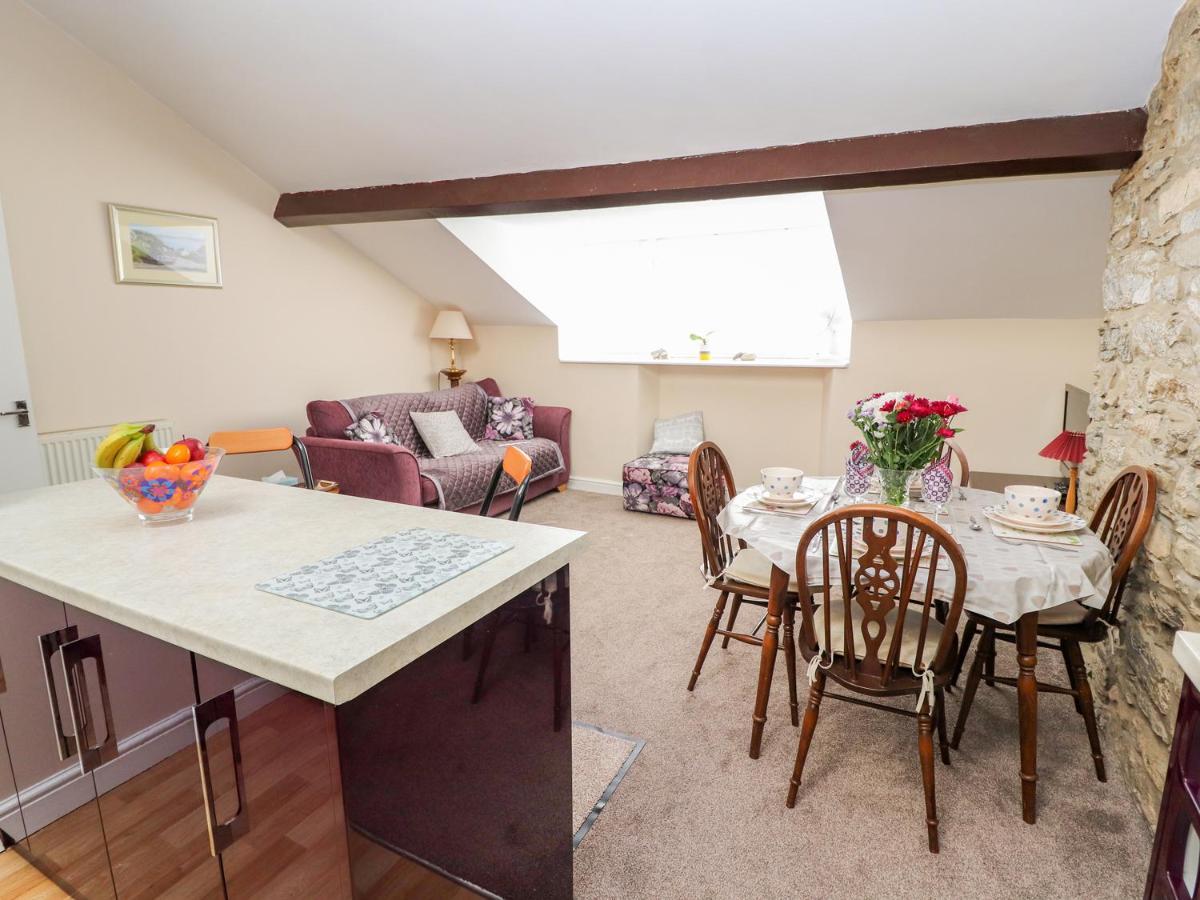 Tram View Apartment Llandudno Bagian luar foto
