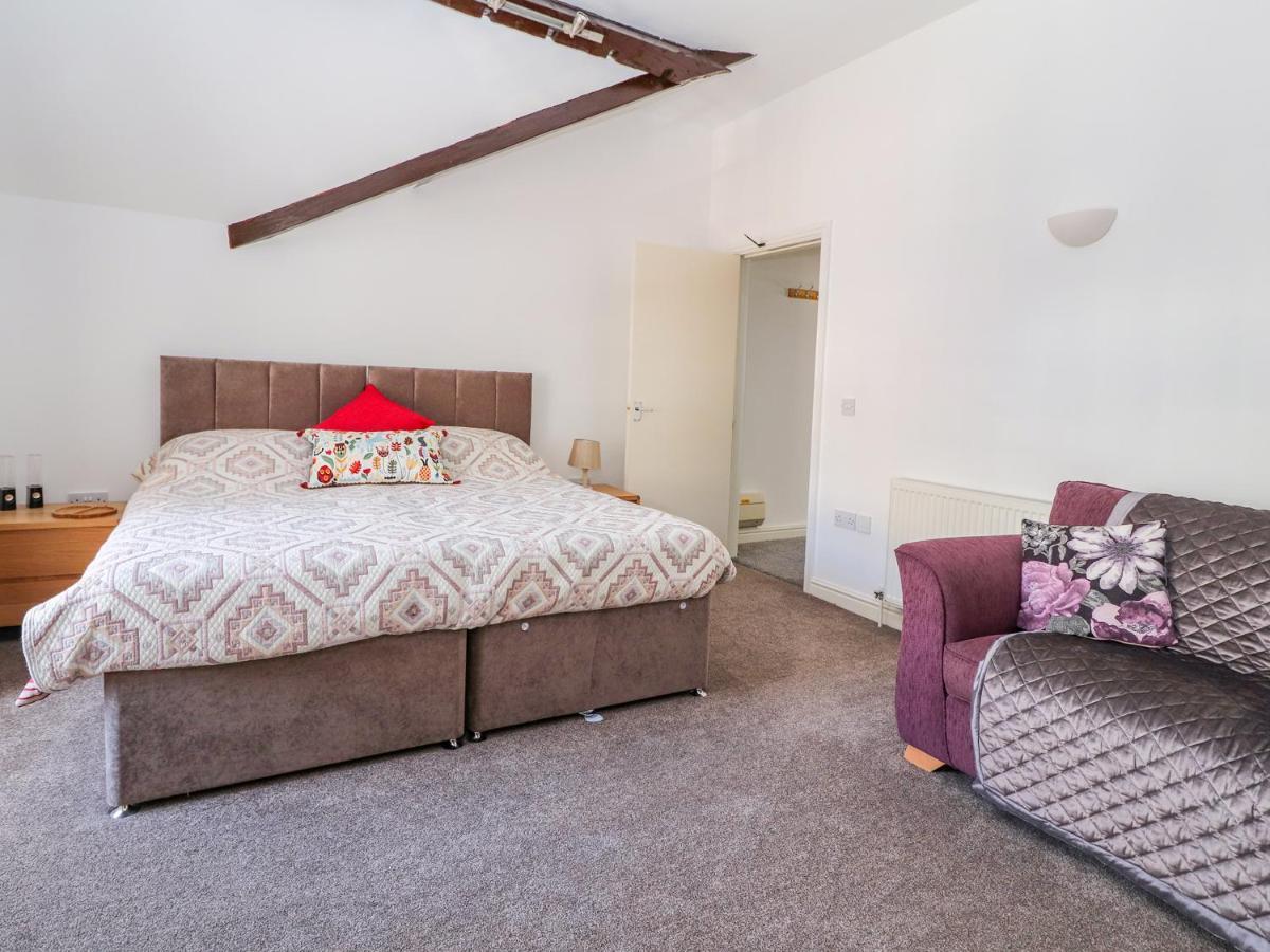 Tram View Apartment Llandudno Bagian luar foto
