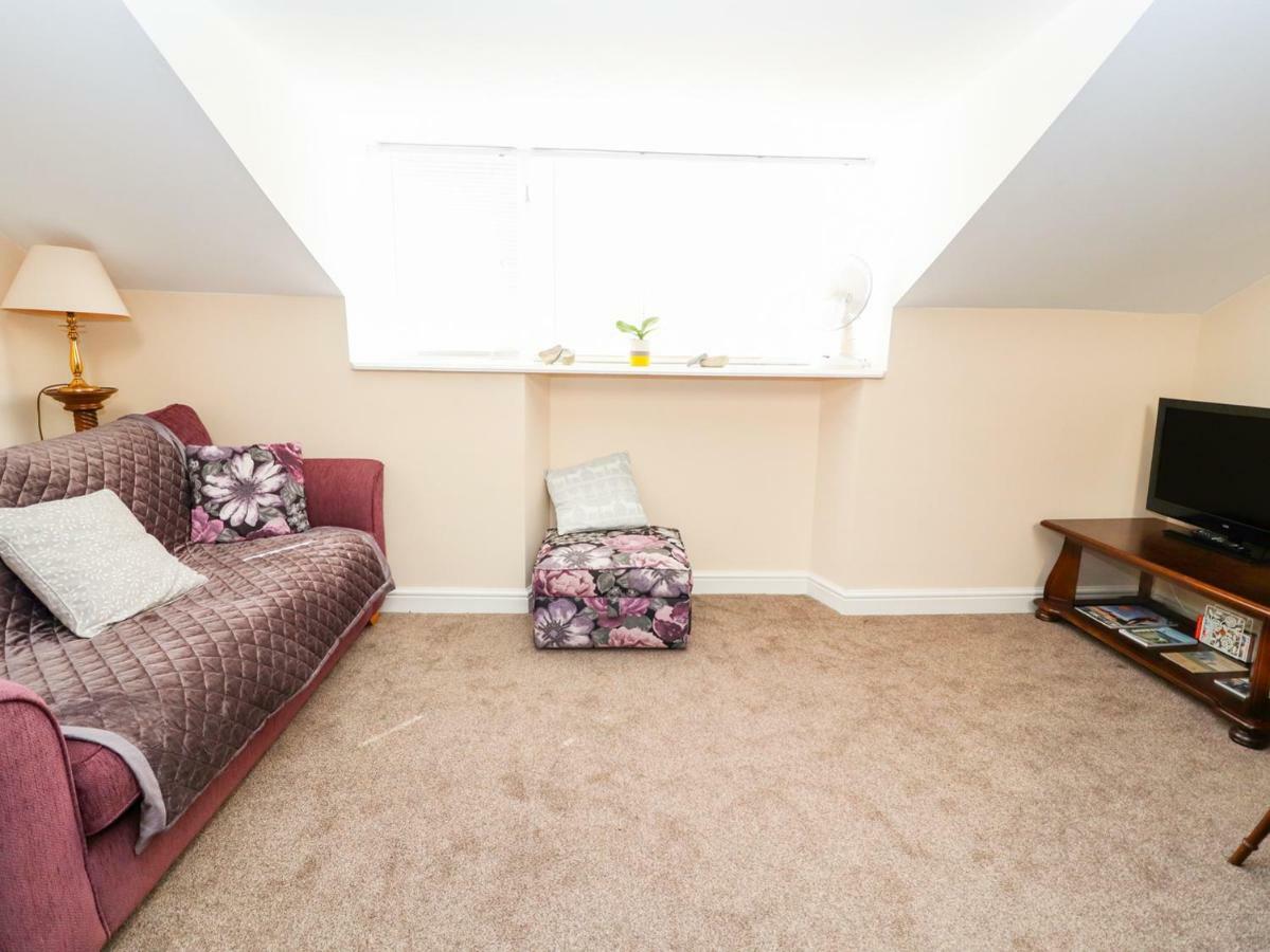 Tram View Apartment Llandudno Bagian luar foto