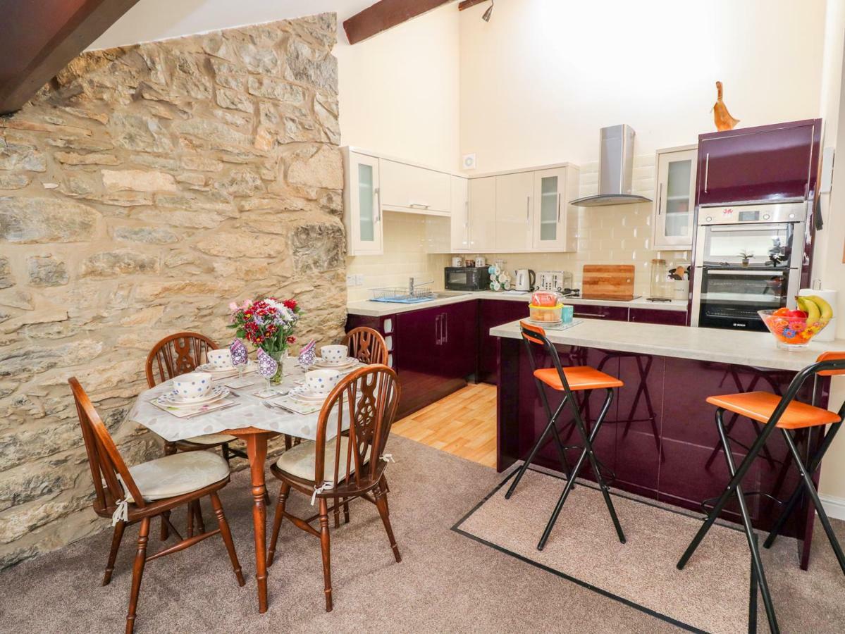 Tram View Apartment Llandudno Bagian luar foto